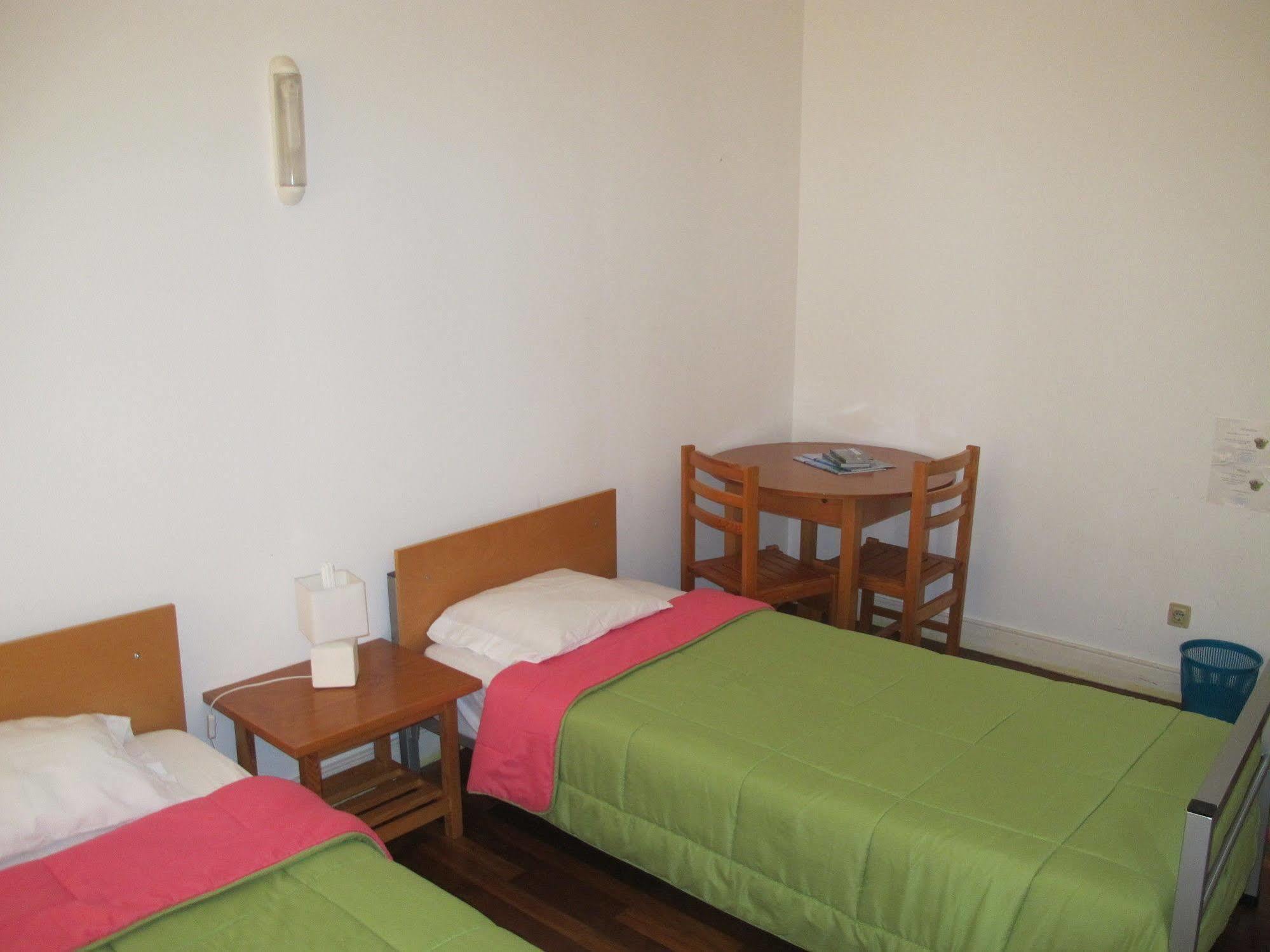 Azores Youth Hostels - Sao Miguel ปอนตาเดลกาดา ภายนอก รูปภาพ