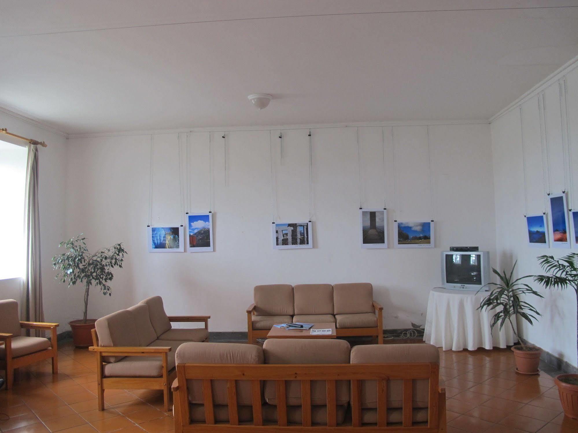 Azores Youth Hostels - Sao Miguel ปอนตาเดลกาดา ภายนอก รูปภาพ